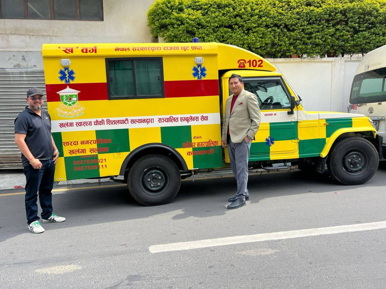 काठमान्डौँको तारकेश्वर नगरपालिकाद्वारा शारदा नगरपालिकालाई एम्बुलेन्स सहयोग