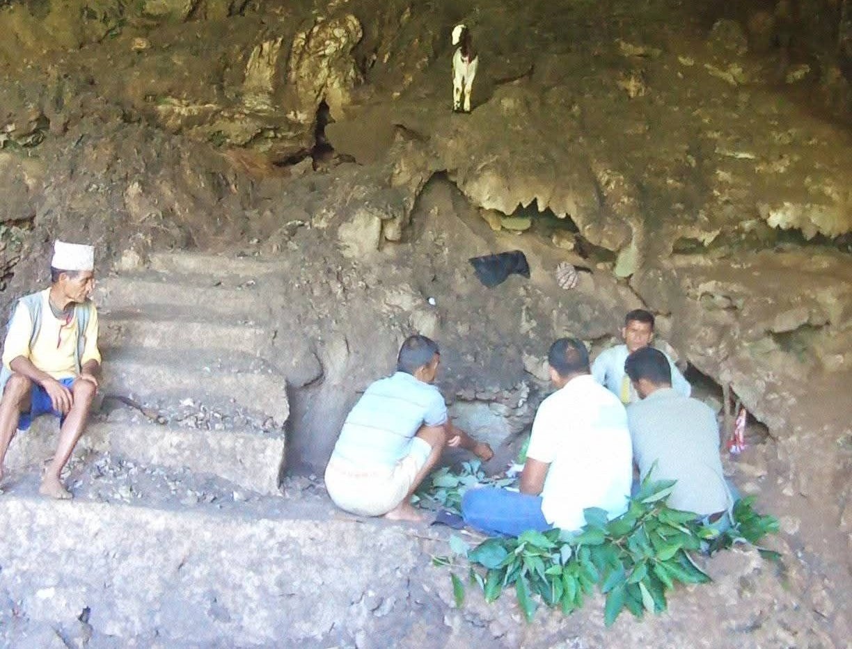 लामो समय खडेरी परेपछि पश्चिम बनगाडका स्थानिय पानी माग्दै देवी देवता पूजा