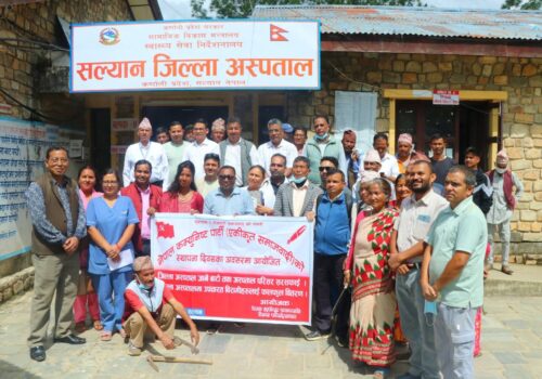 (एकीकृत समाजवादी) को स्थापना दिवसमा सरसफाइ र फलफूल वितरण