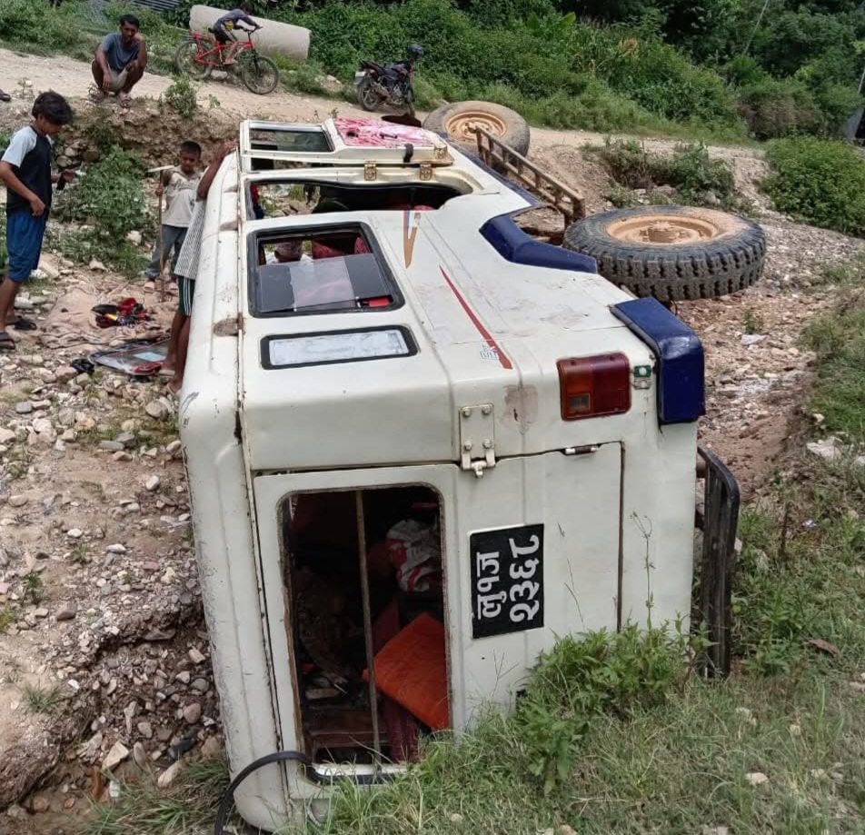 सल्यानमा जिप दुर्घटना हुँदा १९ जना घाइते