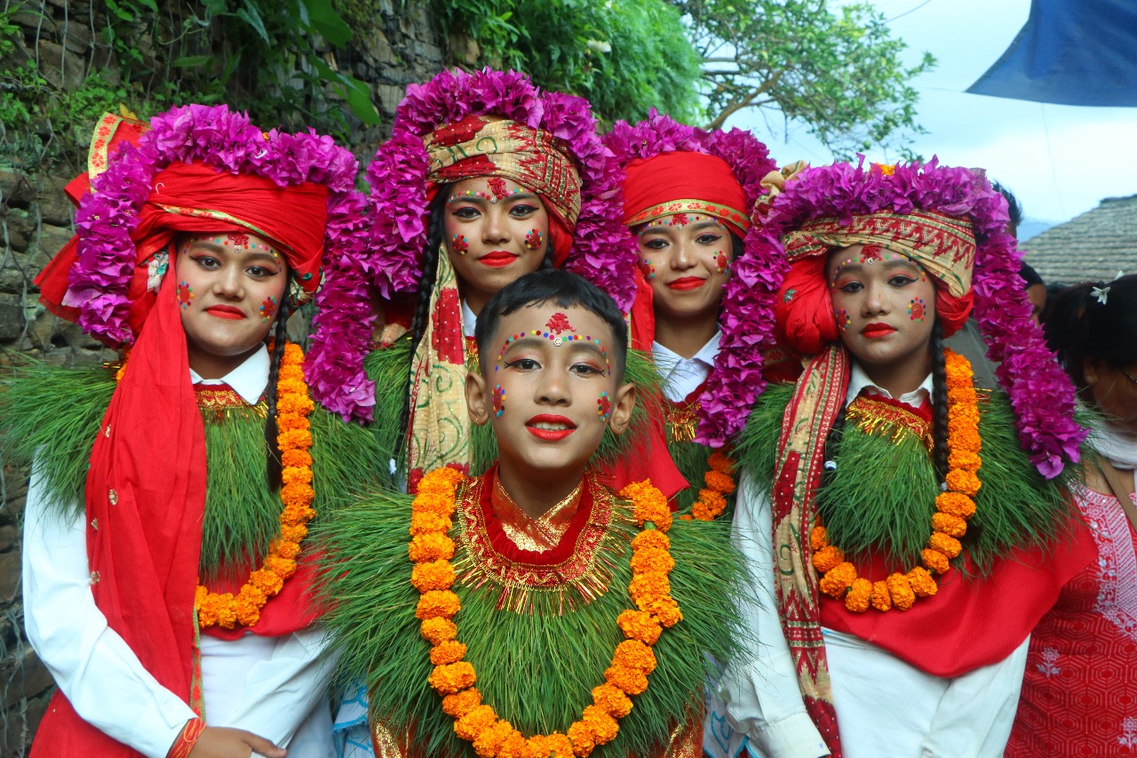 सल्यानमा गाईजात्रा, युवा महिलाको जोश : फाेटाे फिचर