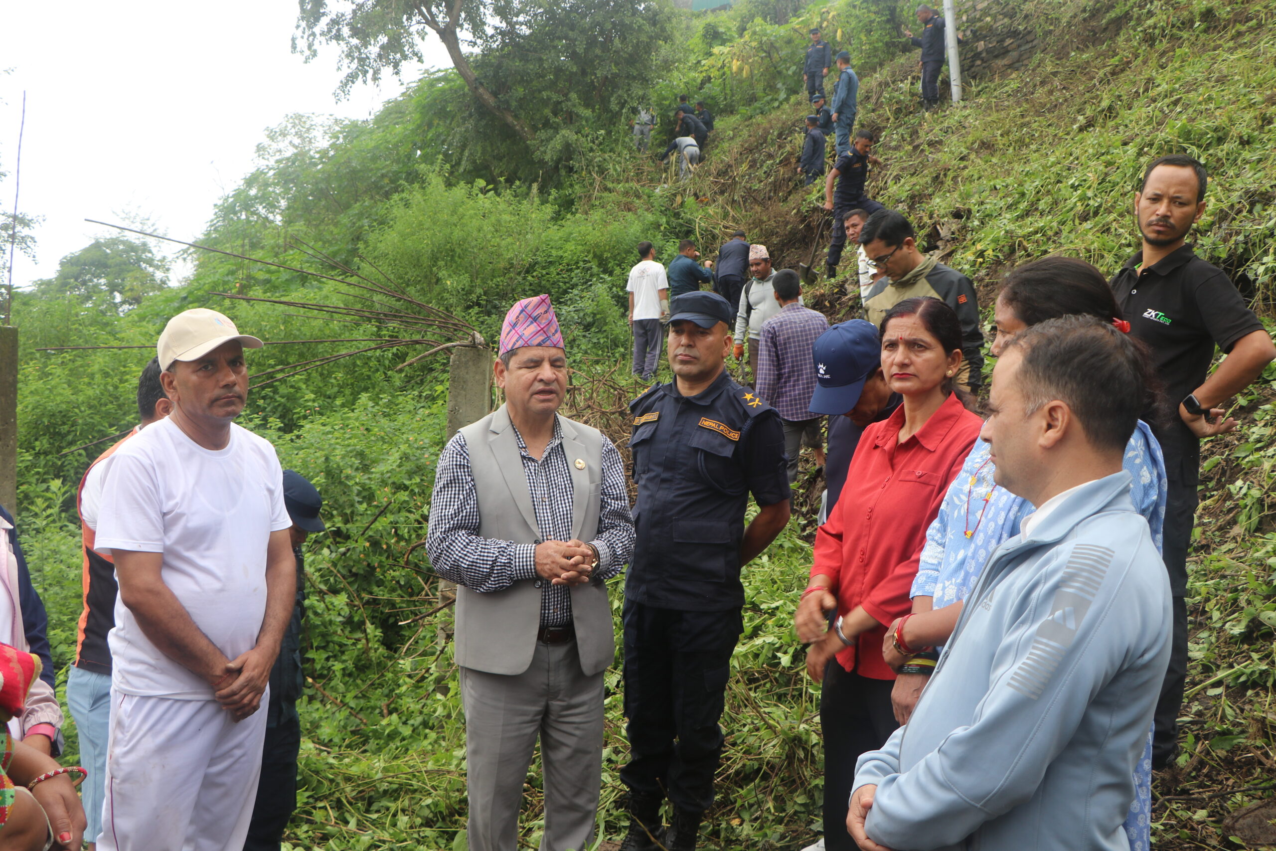 सल्यानमा मिचाहा वनस्पति व्यवस्थापन अभियानको सुरुवात