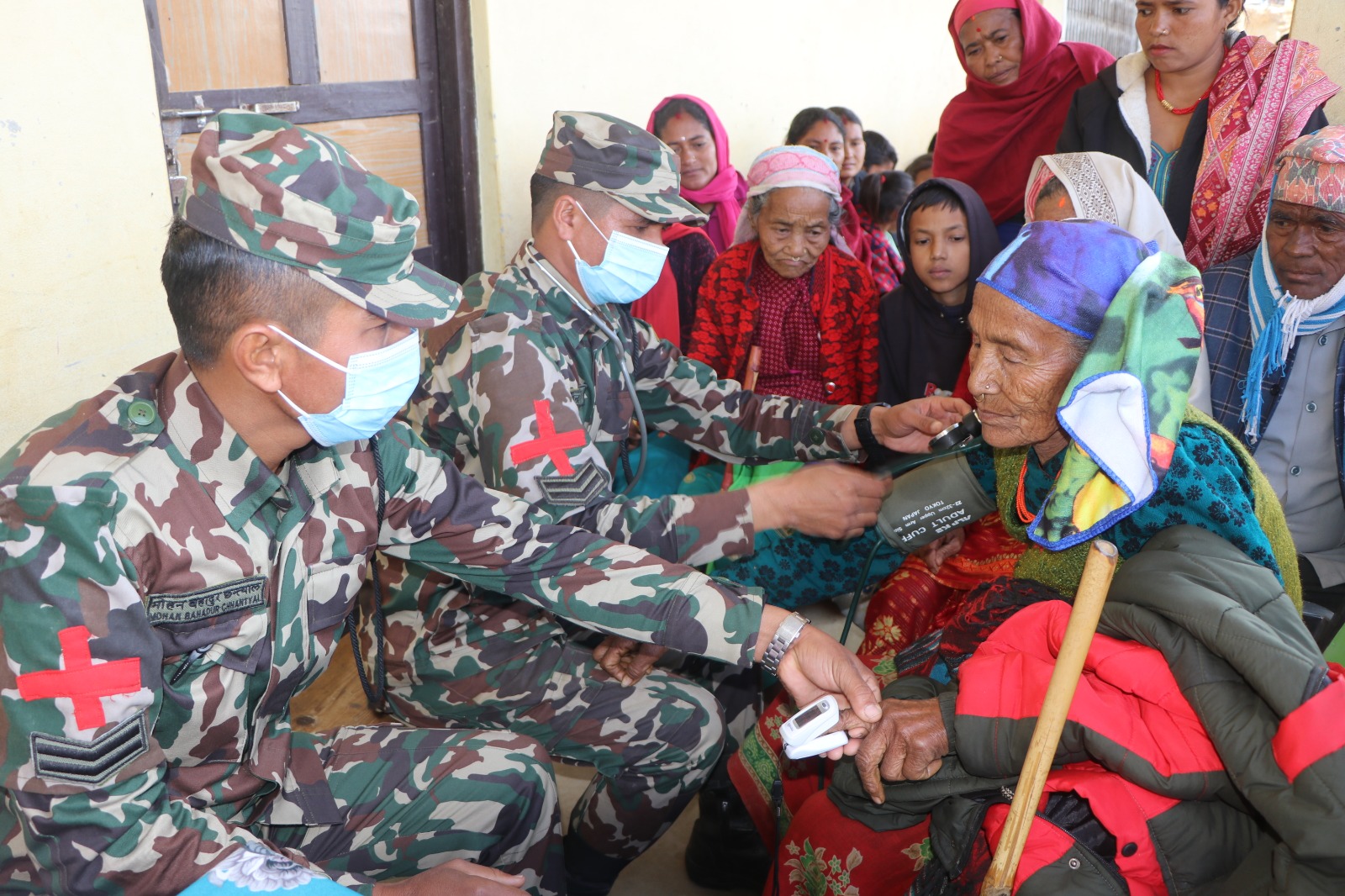 सल्यानमा नेपाली सेनाको निशुल्क स्वास्थ्य शिविर : ६ सयले सेवा पाए