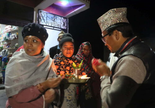 जनताको गुनासा सुन्दै युवा उम्मेदवार मल्ल