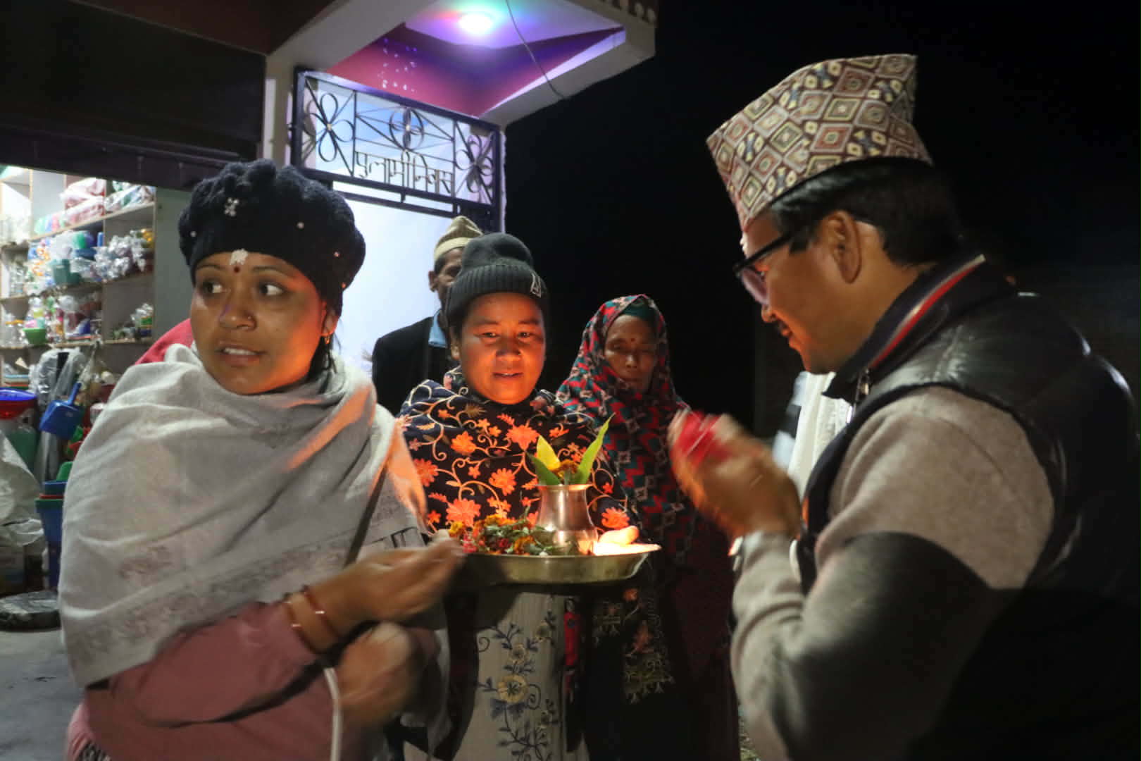 जनताको गुनासा सुन्दै युवा उम्मेदवार मल्ल