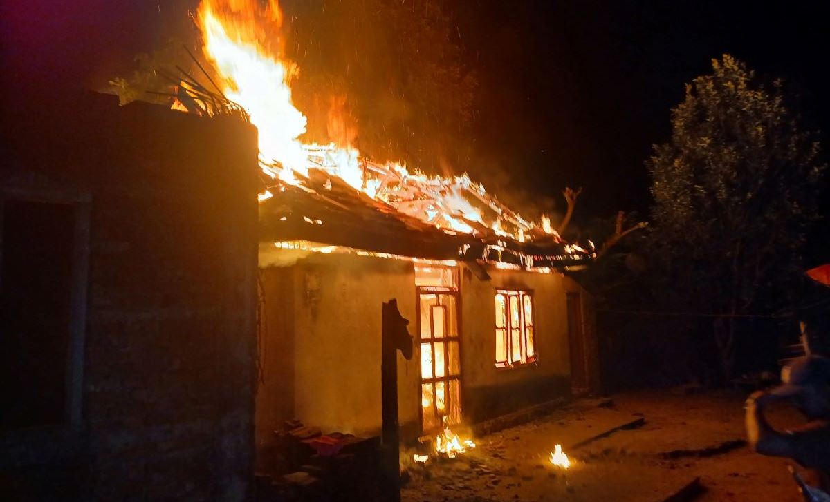 सल्यानमा विद्युत् सर्ट हुँदा आगलागी, एक वृद्धको जलेर मृत्यु