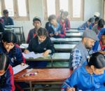 २० वर्षपछि परीक्षा हलमा वडा अध्यक्ष: ‘पढाइलाई उमेरले छेकेन
