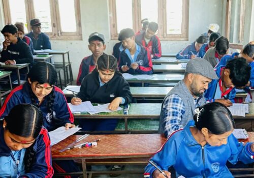 २० वर्षपछि परीक्षा हलमा वडा अध्यक्ष: ‘पढाइलाई उमेरले छेकेन