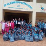 योमन चन्द फाउन्डेसनद्वारा विपन्न तथा जेहेन्दार विद्यार्थीलाई झोला वितरण