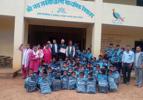 योमन चन्द फाउन्डेसनद्वारा विपन्न तथा जेहेन्दार विद्यार्थीलाई झोला वितरण