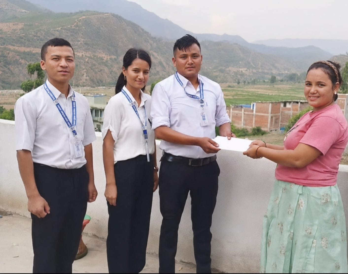 सल्यानमा नागरिकको घरदैलोमै राहदानी,  ६९ राहदानी वितरण हुँदै