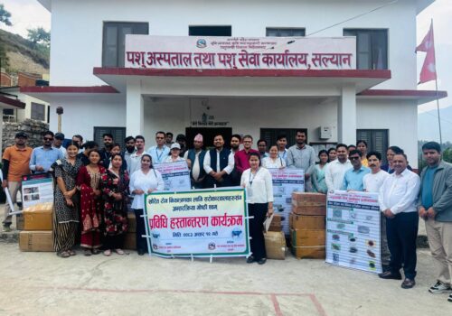 सल्यानमा खोरेत रोग नियन्त्रणका लागि सरोकारवालासँग अन्तरक्रिया, खोप सामग्री हस्तान्तरण