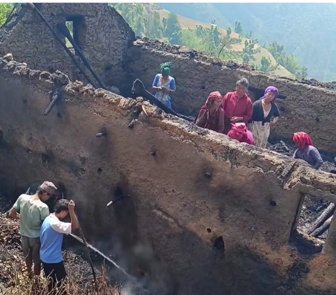 सल्यानको कपुरकोटमा घरमा आगलागी, साढे तीन लाख बराबरको क्षति