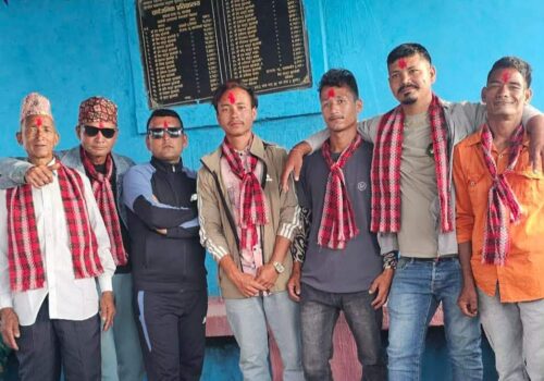 युवाहरू जुटे, बनेको प्रतीक्षालयले स्थानीयवासीलाई दियो राहत